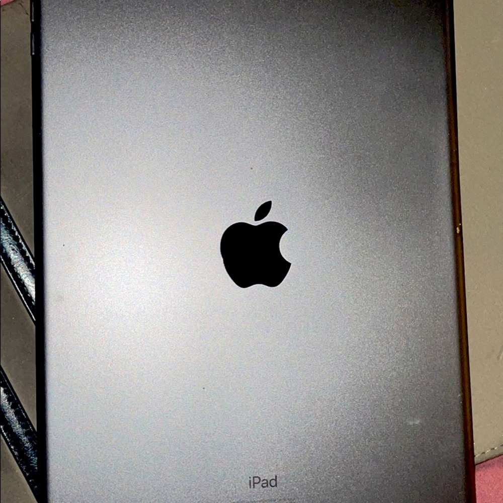 Apple iPad (7th Generation) Tablet 10.2 Inch 32 GB Space Gray with Floral Case